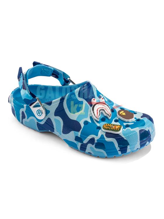 Сабо Синий камуфляж Bape x Crocs Classic Clog Сабо Синий камуфляж Bape x Crocs Classic Clog