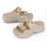 Бежевае Crocs Women's Saturday Platform Sandal Бежевае Crocs Women's Saturday Platform Sandal